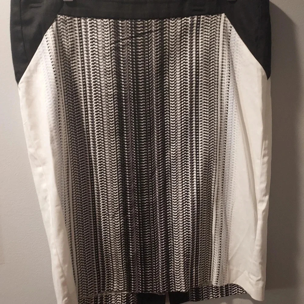 eci New York Black and White Printed Pencil Skirt in Size 14